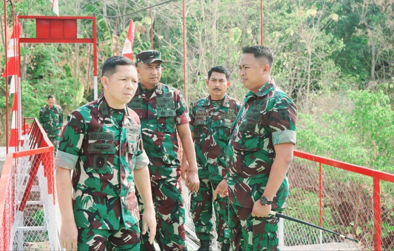 *Kasdam XIV/Hasanuddin Tinjau Jembatan Perintis Garuda di Gowa, Pastikan Keamanan Akses Warga*    GOWA — Kepala Staf Kodam (Kasdam)